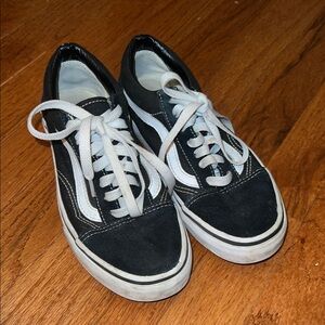 Vans Old Skool Low Top Classic Black & White Skate Sneaker Shoe Women’s Size 6